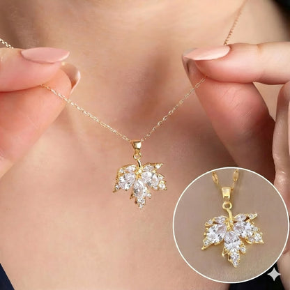 Alba Montiel™ | Pendientes de la suerte con hojas blancas y collar gratis